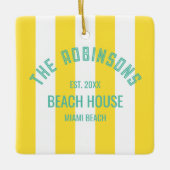 Beach House Custom Naam Geel Cabana Stripe Keramisch Ornament (Voorkant)