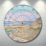 Beach House Dartbord<br><div class="desc">Vervoer jezelf naar de serene kustgelukzaligheid van een zomerdag met dit dartbord met kunstprint, waarin de essentie van een rustige strandscène wordt vastgelegd. De zachte pasteltinten blauw, roze, paarse, bruine en crèmes roepen de kalmerende uitstraling op van een zonsondergang aan de kust of zonsopgang, waar het zachte surf van de...</div>