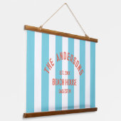 Beach House Familienaam Blue Cabana Stripe Hangend Wandkleed (Gebogen)