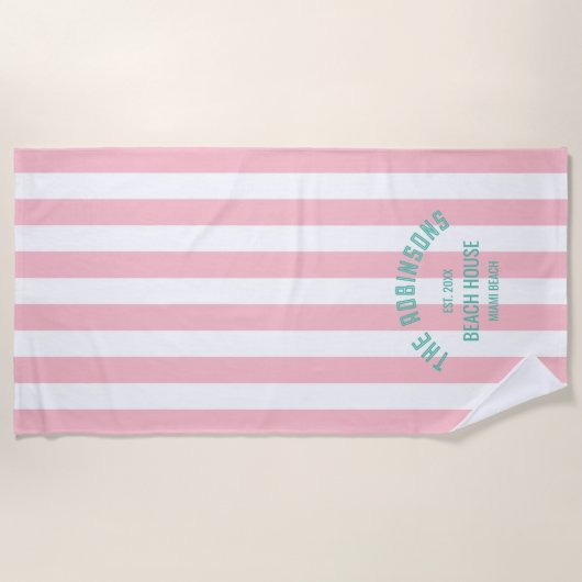 Beach House Familienaam Pink Cabana Stripe Strandlaken (Voorkant)