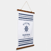 Beach House Navy Blue White Nautical Familienaam Hangend Wandkleed (Gebogen)