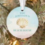 Beach House Scalloped Shell Monogram Ornament<br><div class="desc">Maak een verklaring met deze klantgerichte waterverf,  moderne,  monogram ornamenten. Wijzig de naam,  het jaar en de tekst op maat van uw behoeften.</div>