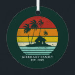 Beach House Vacation Family Reunion Kerstmis Metalen Ornament<br><div class="desc">Pas deze camping retro design voor uw strand of meerhuis aan door uw familienaam of douanetekst, en jaar toe te voegen. Ik hoop dat het niet alleen over het koele ontwerp is dat uw oog betrapt maar het feit dat u het nooit in een afdelingswinkel zult vinden eerder dit voor...</div>