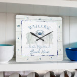 Beach House Waterverf Adirondack-stoel Crab Name Vierkante Klok<br><div class="desc">Gepersonaliseerd met uw familienaam of bericht in een leuk manuscript handschrijvend doopvont. Waterverf blauwe krab en houten witte houtgrens en een paar Adirondack stoelen werden gemaakt door een internationaal erkende kunstenaar en ontwerper,  Audrey Jeanne Roberts,  copyright.</div>