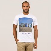 Beach huts blauw skies zand engele zeefoto t-shirt (Voorkant volledig)