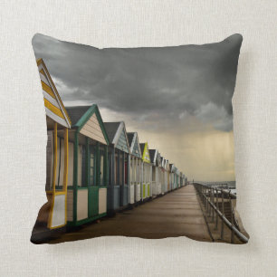 Beach Huts in een Storm van de zomer   Southwold Kussen