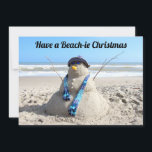 Beach Kerstmis Kaart-Sand Sculpture Snowman - flat Feestdagenkaart<br><div class="desc">Beach Kerstmis Kaart - Sculpture Snowman Mijn nichtjes,  vriend en ik ontdekte dat zandsculptuur geen gemakkelijke taak is! Zelfs zoiets simpels! Maar we zijn erg blij met onze sneeuwman. Kudos naar de mensen die daar naar buiten komen en echte kunstwerken met het zand doen! Ik groet je!</div>