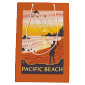 Beach & Kites - Pacific Beach, Washington Medium Cadeauzakje (Achterkant)