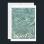 Beach Life citeert golven oceaan helder Blauwgroen Feestdagenkaart<br><div class="desc">Gedrukt met mooi afbeelding van helder oceaanwater in het strand met aangepaste tekst sjabloon die u kunt bewerken!</div>