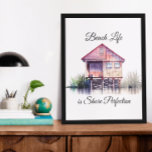 Beach Life is Shore Perfection Canvas Afdruk<br><div class="desc">Een strandhuis met tropische planten en waterreflectie waterverf stijl,  met de quote,  "Strandleven is kustperfectie." Ai art. generatieve inhoud</div>