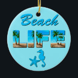 Beach Life Woordkunst met Zand en Palmbomen Keramisch Ornament<br><div class="desc">Ornament met het onderschrift "Beach Life" verfraaid met een afbeelding van een zandstrand en palmbomen,  en een zeepaardje en zeesterren</div>