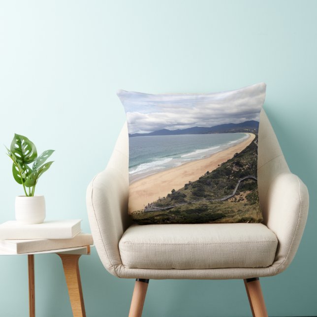 Beach lookout throw pillow kussen (Stoel)