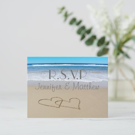 Beach Love Hearts bruiloft "rsvp" briefkaart (Staand voorkant)
