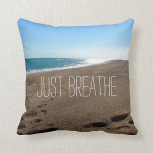 Beach met Just Breathe Quote Kussen