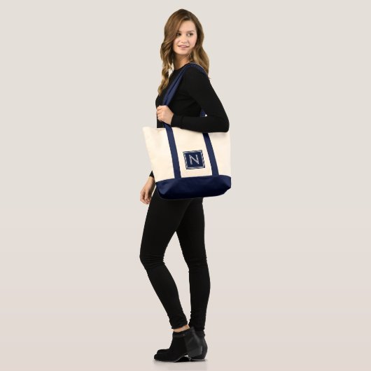 BEACH NAVY BLUE-ANY LETTER MONOGRAM TOTE BAG (Voorkant (model))