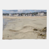 Beach of Saint-Cast-le-Guildo in Frankrijk Theedoek (Horizontaal)