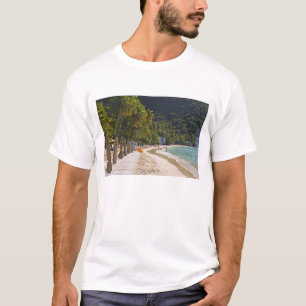 Beach op Cane Garden Bay, eiland Tortola T-shirt