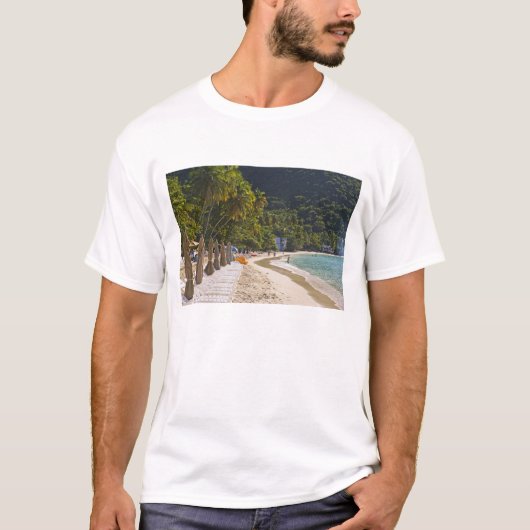 Beach op Cane Garden Bay, eiland Tortola T-shirt (Voorkant)