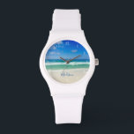 Beach Photo Beauful Ocean Waves Persoonlijk Horloge<br><div class="desc">Een prachtige strandfoto genomen op de ideale vakantiebestemming van Destin in Florida. De prachtige groene wateren van Sandestin spoelen naar de zandkust onder de serene blauwe hemel om de perfecte schilderachtig vakantiefoto te maken.</div>