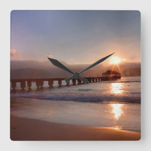Beach pier bij zonsondergang, Hawaii Vierkante Klok