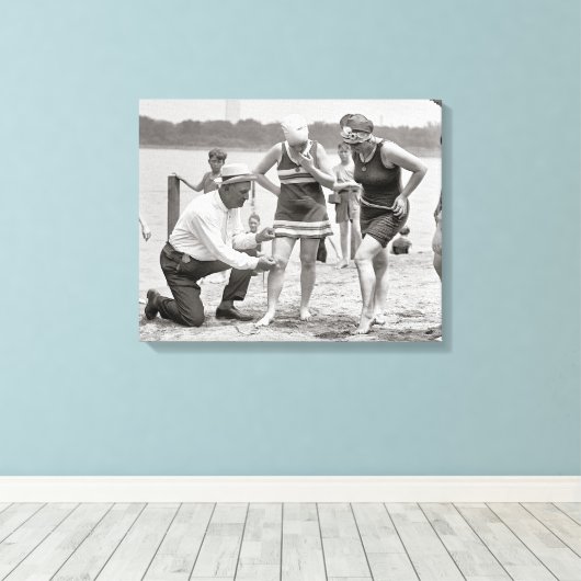 Beach Police, 1922.  foto Canvas Afdruk (Insitu (Houten vloer))