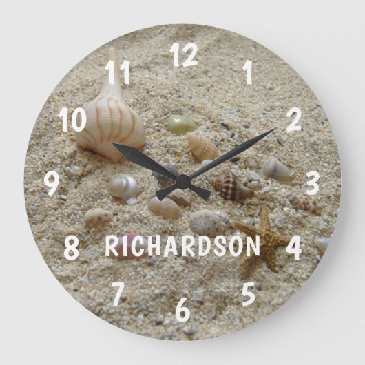 Beach Sand and Seashells gepersonaliseerd Grote Klok (Voorkant)