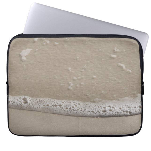 Beach Sand and Zee schuimen Laptop Sleeve (Voorkant)