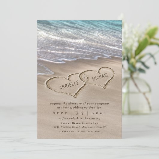 Beach Sand Hearts Elegant Tropical Modern Wedding Kaart (Staand voorkant)