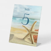Beach, Sand, Starfish Weddenschap Table Number Reclamebord Met Voetstuk (Voorkant)
