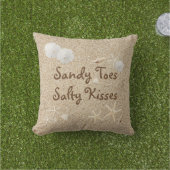 Beach Sandy Toes Salty Kisses Pillow - Outdoor Buitenkussen (Gras)