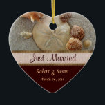 Beach Shells Heart Shaped Wedding Favor Keramisch Ornament<br><div class="desc">Wedding Favors - unieke strandschelpen en deze hartvormige keepaardversiering - perfect voor bruiloft of vrijgezellenfeest voor strandbruiloften. Pas met bruid en groom namen en gebeurtenisdatum aan. Bekijk onze coördinerende objecten in ons bruiloft - Beach Love Collectie.</div>