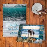 Beach Shells Kerstmis Fotokaarten Feestdagen Kaart<br><div class="desc">Strand Kerst wenskaart met foto op de voorkant en realistische zeeschelp grens langs de onderkant. Open om een persoonlijke boodschap en handtekening met oceaan water achtergrond te vinden. Perfect voor elke strandliefhebbende familie om te sturen op de feestdagen. Kies de gedrukte en/of downloadbare versie.</div>