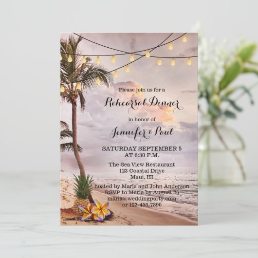 Beach String Lights Rehearsal Dinner Invitation Kaart (Staand voorkant)