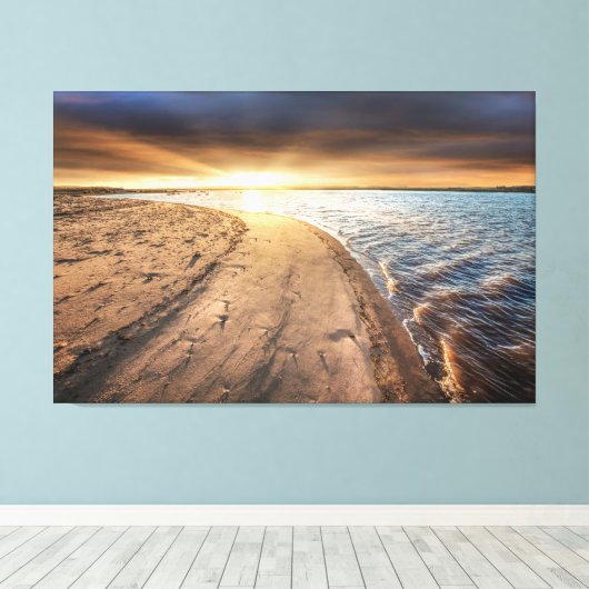 Beach sunrise in Burnham Overy Staithe in Norfolk Canvas Afdruk (Insitu (Houten vloer))
