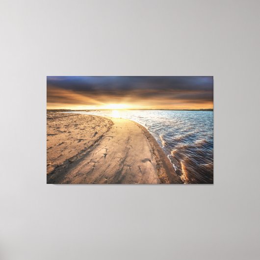 Beach sunrise in Burnham Overy Staithe in Norfolk Canvas Afdruk (Voorkant)