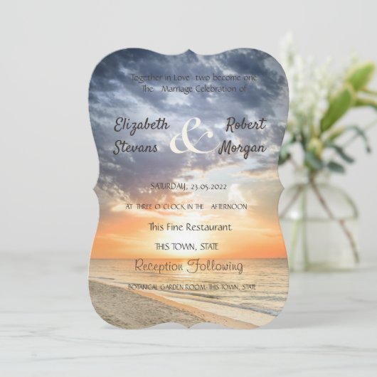 Beach Sunrise String Lights Wedding Kaart (Staand voorkant)