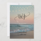 Beach Sunset, String Lights Script RSVP Kaart (Voorkant)