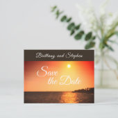 Beach Sunset Weddenschap Save the Date Aankondigingskaart (Staand voorkant)
