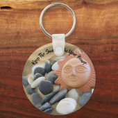 Beach Theme Terra Cotta Sun, Sand and Rocks Custom Sleutelhanger (Voorkant)