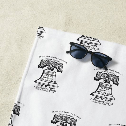 Beach Towel - Repeating Logo Strandlaken (In situ)