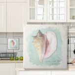 Beach Tropical Conch Shell Rustic Wood Waterverf Tegeltje<br><div class="desc">"Beach Tropical Conch Shell Rustic White Wood Blue Waterverf Ceramic Accent Tegel." Creëer van waterverf- en oliepastkunst door een internationaal erkende artiest en ontwerper,  Audrey Jeanne Roberts. Een van de vier design die coördineren. Copyright,  alle rechten voorbehouden.</div>