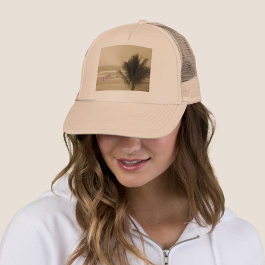  Beach Trucker Hat Pet (In situ)