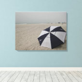 Beach Umbrella Canvas Afdruk (Insitu (Houten vloer))