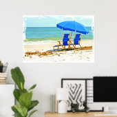 Beach, Umbrella en Chairs bij de Shore Poster (Thuiskantoor)