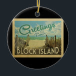 Beach Vintage Travel Block Island Keramisch Ornament<br><div class="desc">Deze Greetings From Block Island  briefkaart design heeft een zandstrand met een prachtig turkooiswater en boven het zee,  een blauwe hemel met blauw witte wolken. In de klassieke reisstijl.</div>
