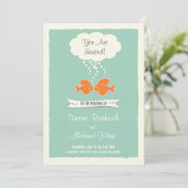 Beach Weddenschap Uitnodiging met zogende vis (Staand voorkant)