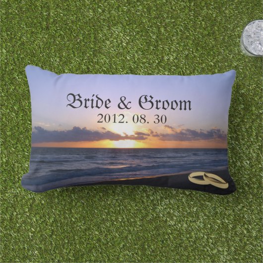 Beach Wedding Bride & Groom Keepomwille Persoonlij Buitenkussen (Gras)