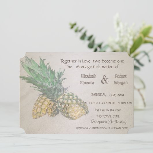 Beach Wedding Pineapple Uitnodiging (Staand voorkant)