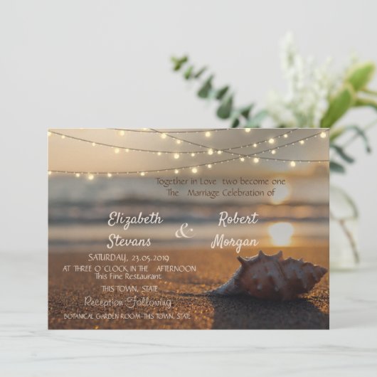 Beach Wedding Sunset Seashell Uitnodiging (Staand voorkant)