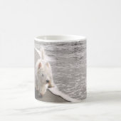 Beachcombing Westie Photo Coffee Mok (Center)